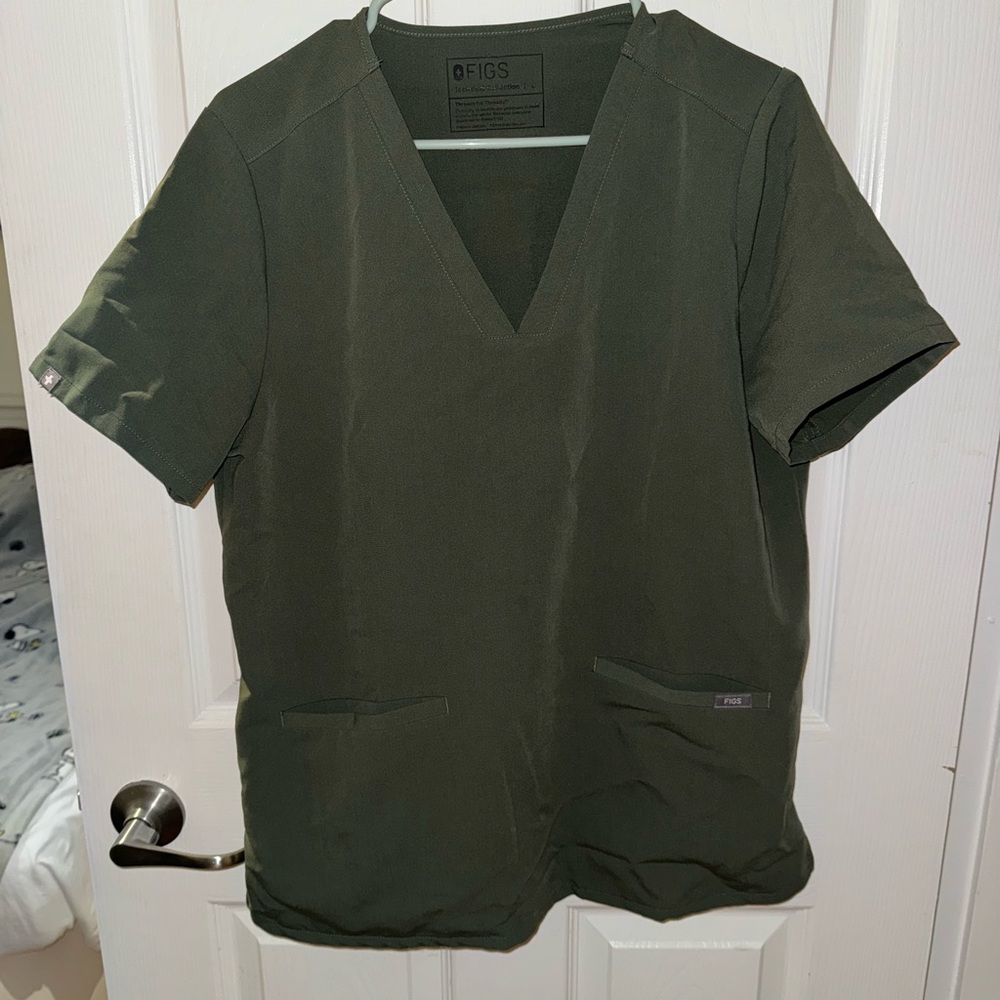 FIGS Moss Scrub Top size L